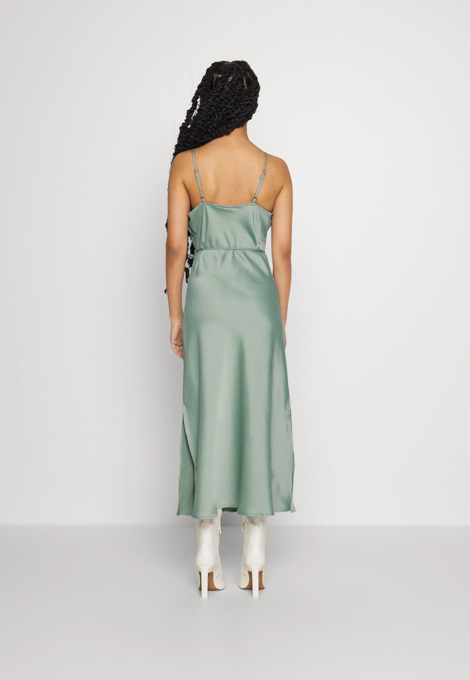 Yasthea Strap Dress - Cocktailjurk - Green Milieu 5 Yasthea Strap Dress - Cocktailjurk - Green Milieu - Afbeelding 3