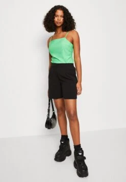 Yasatlanta- Top - Poison Green -Yas 02e50d7143cc4aaaa09a35625a2b8102