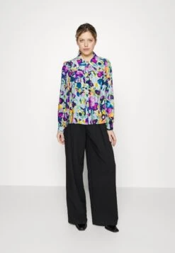 Yas -Yas 03fe70c031914493ac935b05da4e97d9