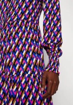 Yasalira Long Shirt Dress- Maxi-Jurk - Surf The Web/Zagga -Yas 0677291391a143b69bd03c87068ae02e