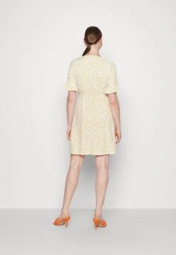Yasselma Wrap Dress - Jurk - Eggnog/Yellow -Yas 069a174965624dfbaa182116ea172424