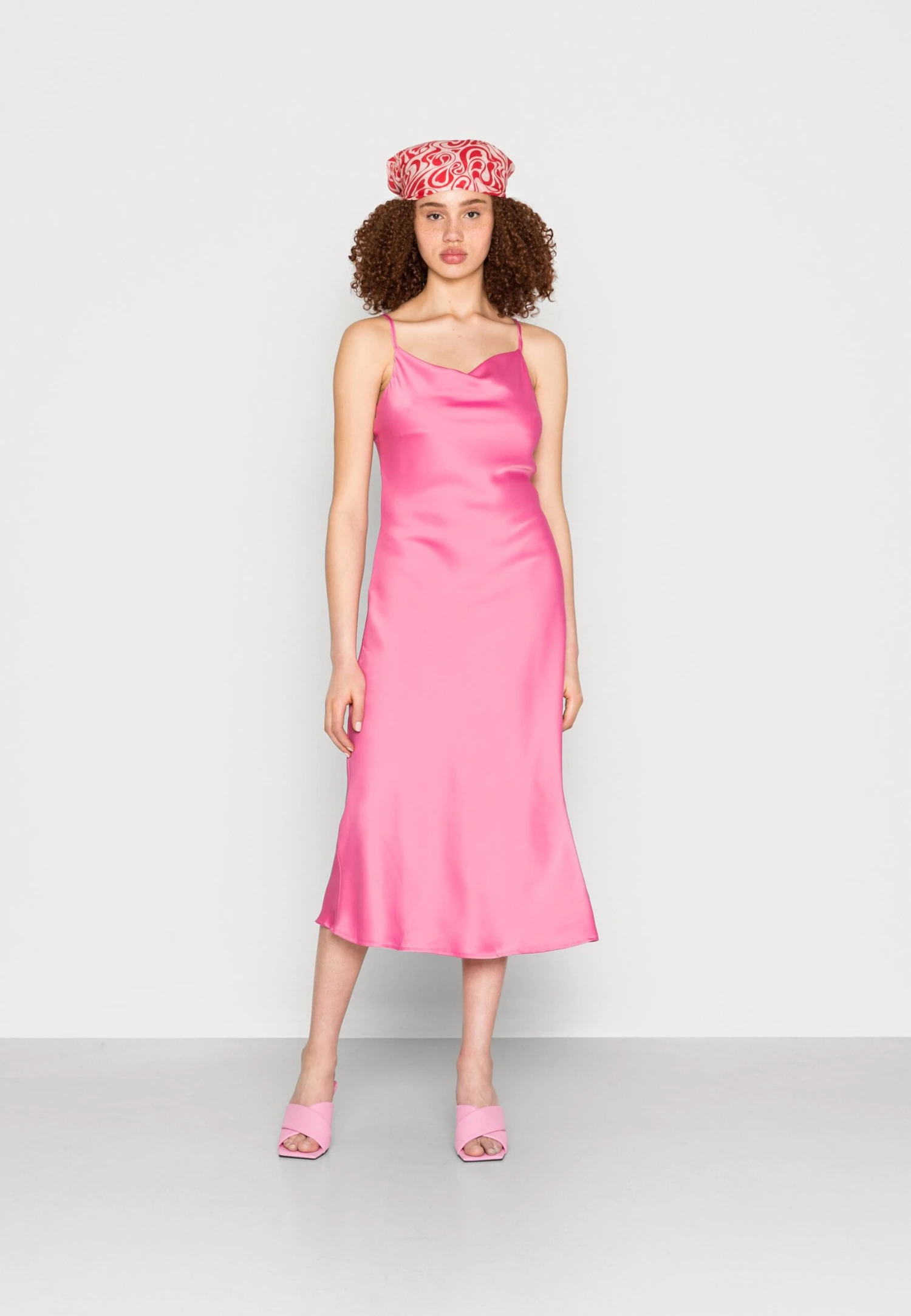 Yasdottea Strap Midi Dress Show - Cocktailjurk - Ibis Rose 3 Yasdottea Strap Midi Dress Show - Cocktailjurk - Ibis Rose