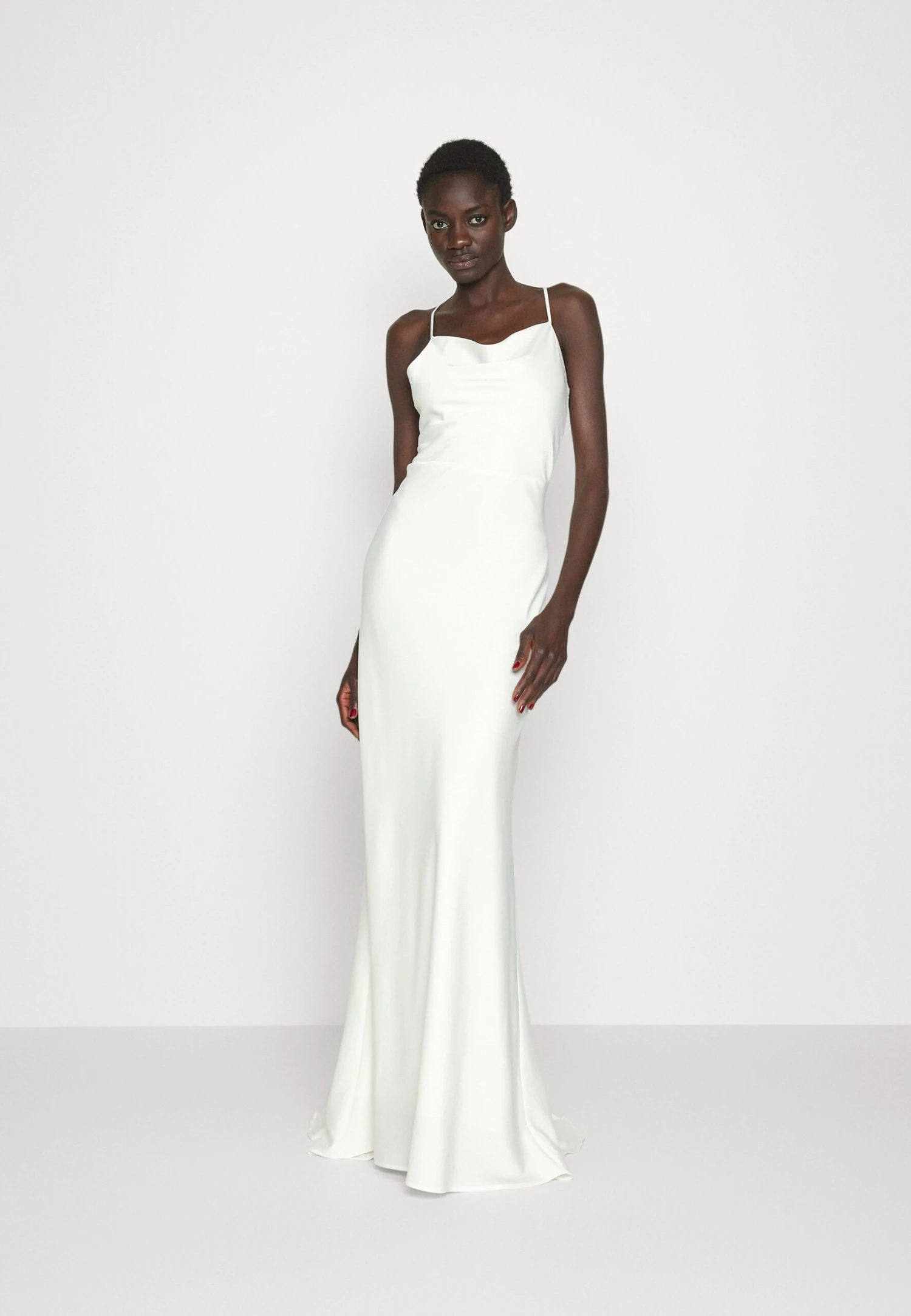 Yasdottea Strapback Train Dress- Galajurk - Star White 3 Yasdottea Strapback Train Dress- Galajurk - Star White