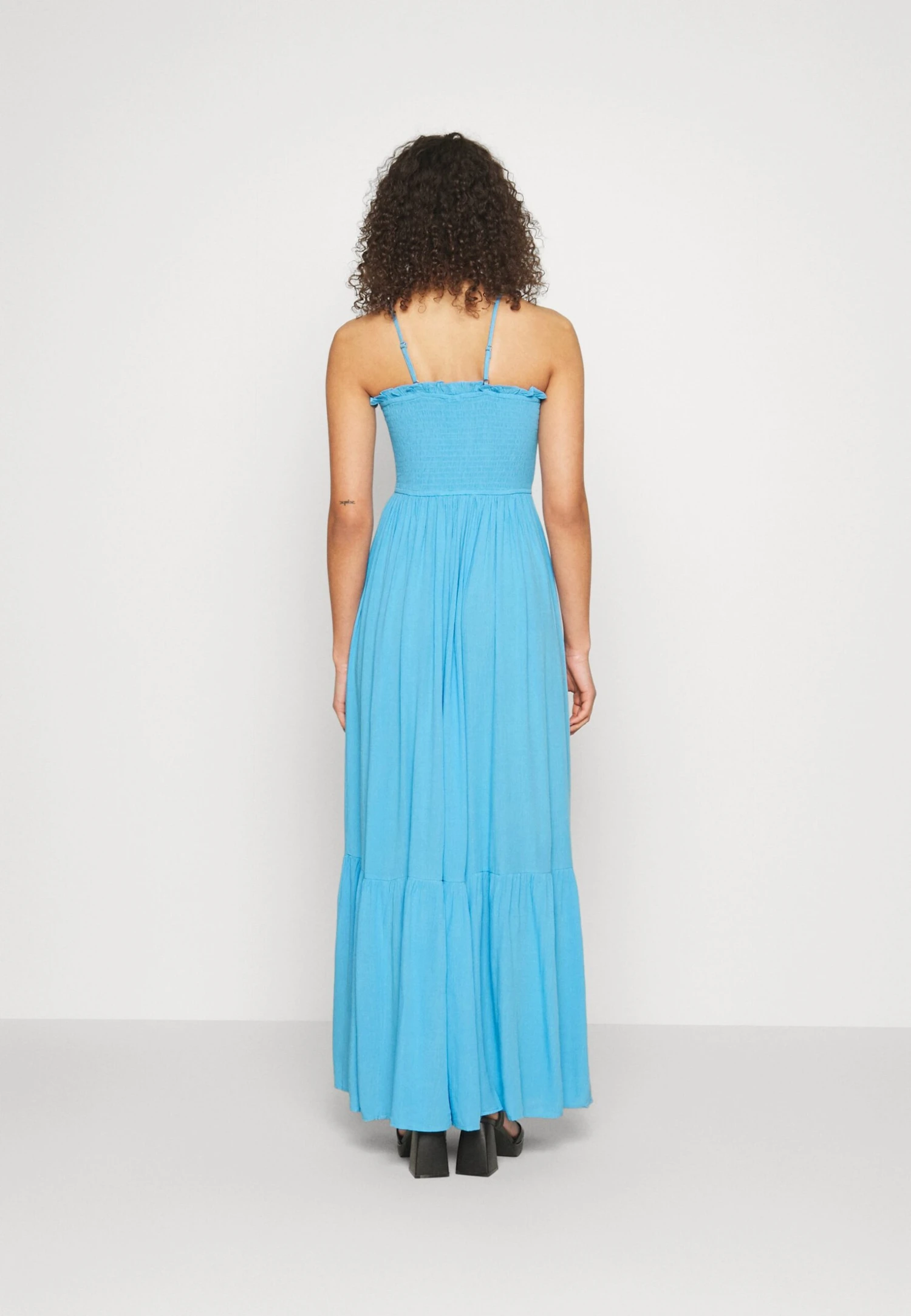 Yasmeza Strap Smock Dress - Maxi-Jurk - Bonnie Blue 5 Yasmeza Strap Smock Dress - Maxi-Jurk - Bonnie Blue - Afbeelding 3