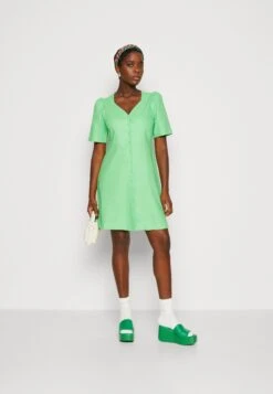 YAS Summer Dress - Blousejurk - Poison Green -Yas 102b7026a51242eda42d033a3f0ac7c3