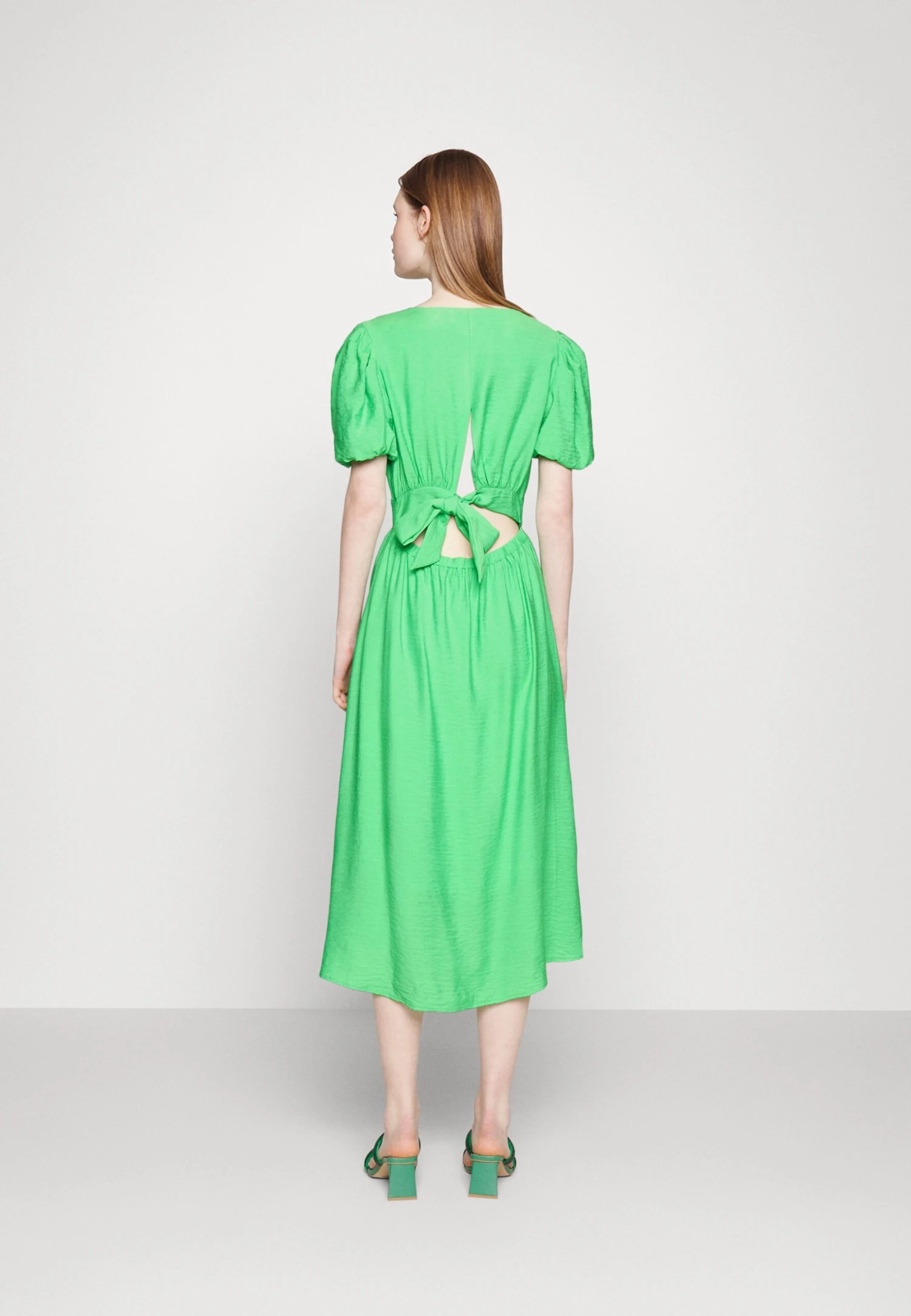 Yasclema Midi Dress - Cocktailjurk - Poison Green 5 Yasclema Midi Dress - Cocktailjurk - Poison Green - Afbeelding 3