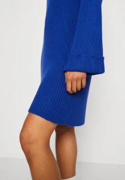 YAS Mavi Roll Neck Dress - Gebreide Jurk - Surf The Web -Yas 12584992def041ceb9f8558121dfb87e