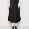 Yasceline Midi Skirt - Plooirok - Black -Yas 14271452c75344bb8a9f0ee5662415b9