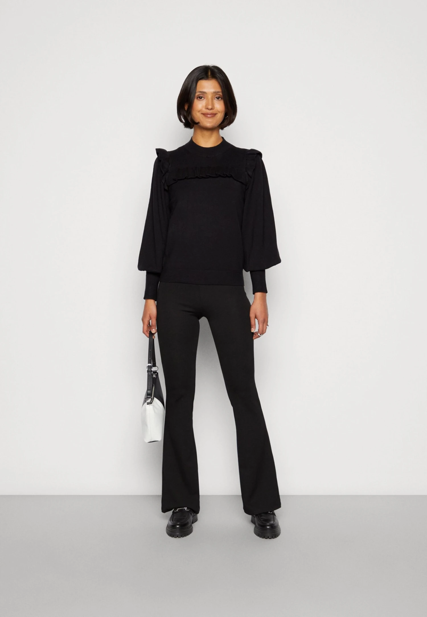 Yasjum- Trui - Black 4 Yasjum- Trui - Black - Afbeelding 2