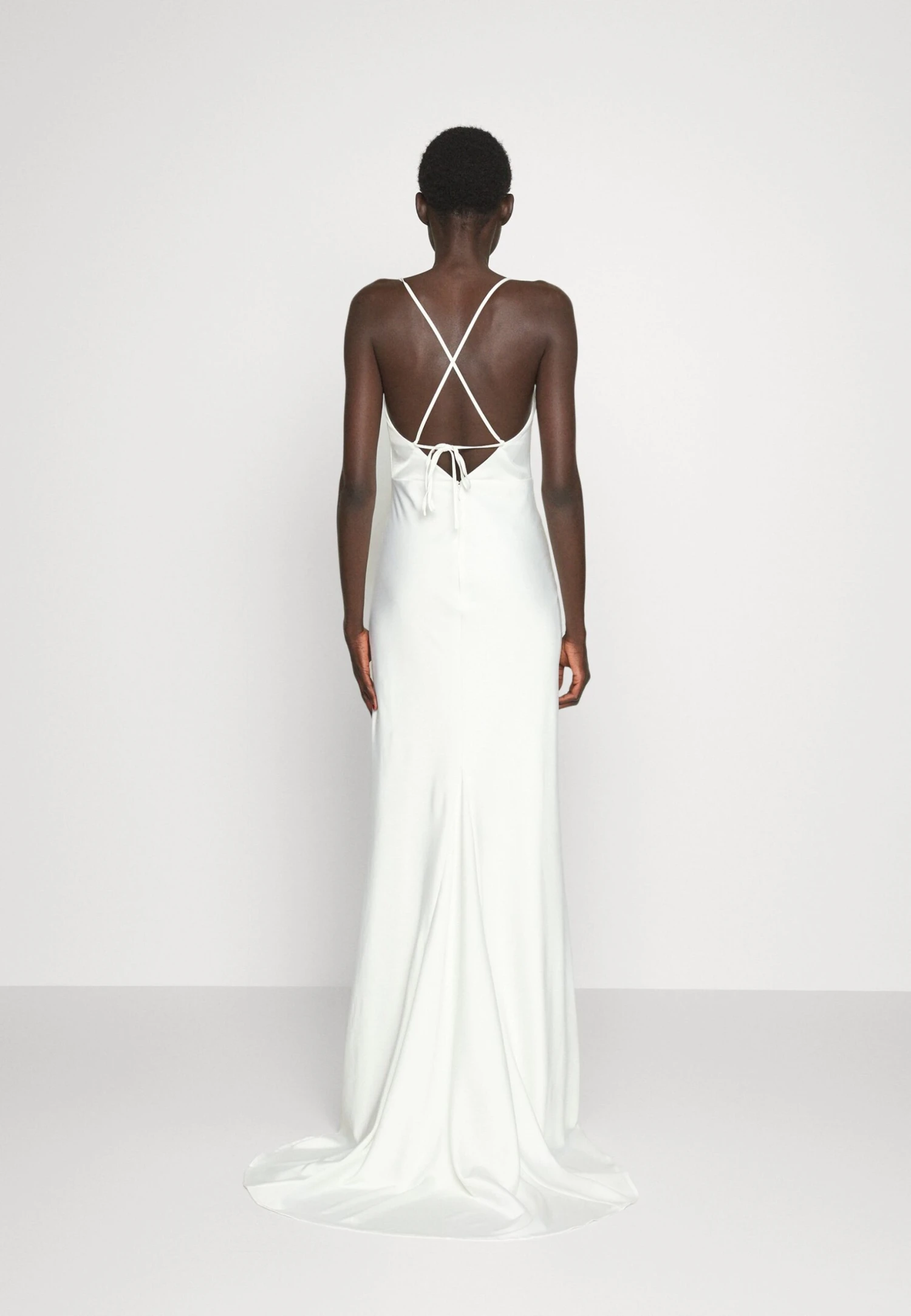 Yasdottea Strapback Train Dress- Galajurk - Star White 5 Yasdottea Strapback Train Dress- Galajurk - Star White - Afbeelding 3