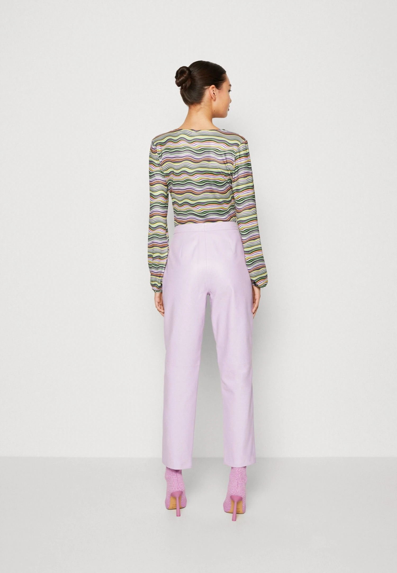 Yaslisava Ankle Pant - Leren Broek - Purple 4 Yaslisava Ankle Pant - Leren Broek - Purple - Afbeelding 3
