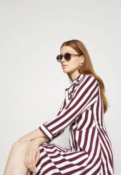 Yassavanna Long Shirt Dress - Maxi-Jurk - Winetasting/White 12 Yassavanna Long Shirt Dress - Maxi-Jurk - Winetasting/White -Yas 2ddbdb06f3ea42549d34558ef110410c