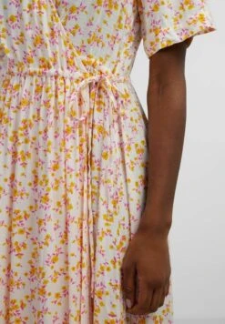 Yasmicca Long Wrap Dress - Jurk - Star White 9 Yasmicca Long Wrap Dress - Jurk - Star White -Yas 31552c2d646e40c28feea810f7cb3cc0