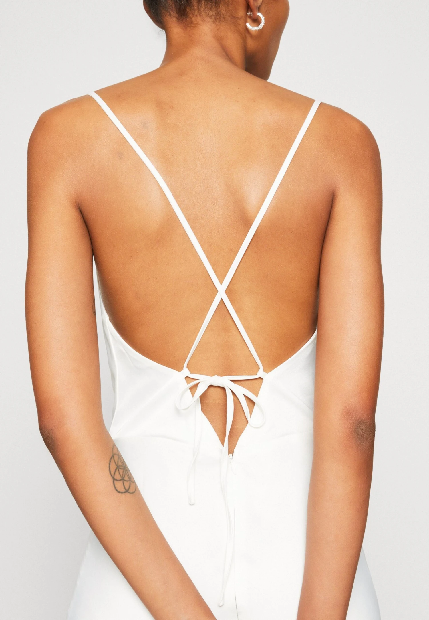 Yasdottea Strapback Train Dress - Galajurk - Star White 8 Yasdottea Strapback Train Dress - Galajurk - Star White - Afbeelding 6