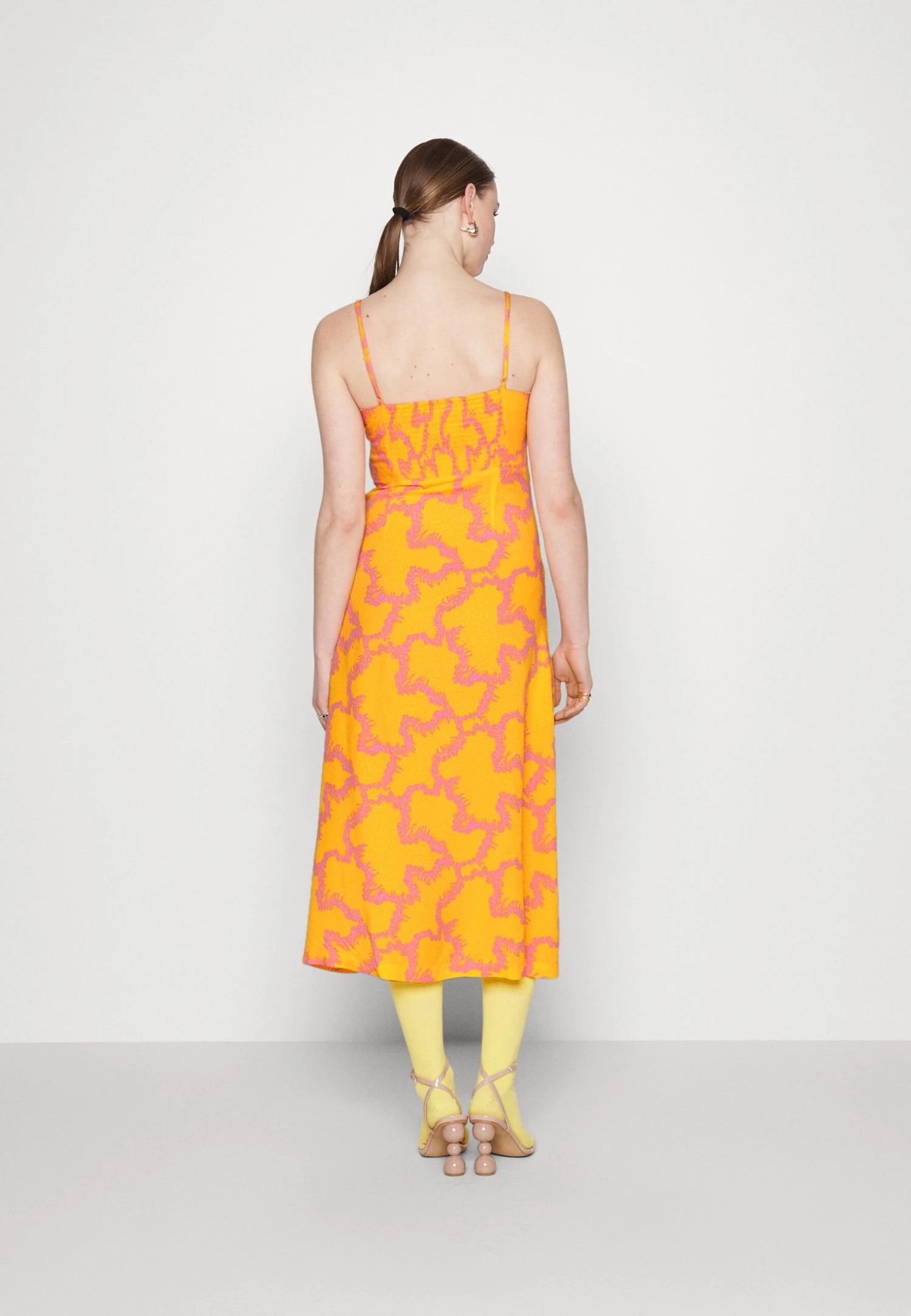 Yasmolea Strap Midi Dress - Jurk - Blazing Orange/Molea 5 Yasmolea Strap Midi Dress - Jurk - Blazing Orange/Molea - Afbeelding 3