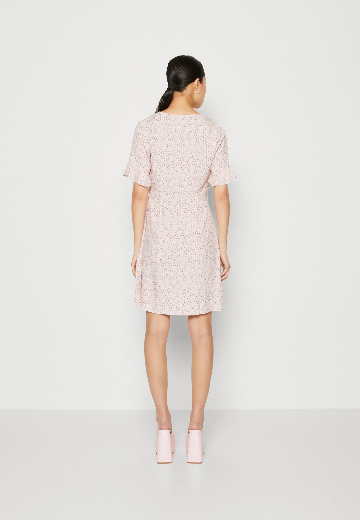 YAS Ss Wrap Pb - Jurk - Ecru/Purple 5 YAS Ss Wrap Pb - Jurk - Ecru/Purple - Afbeelding 3