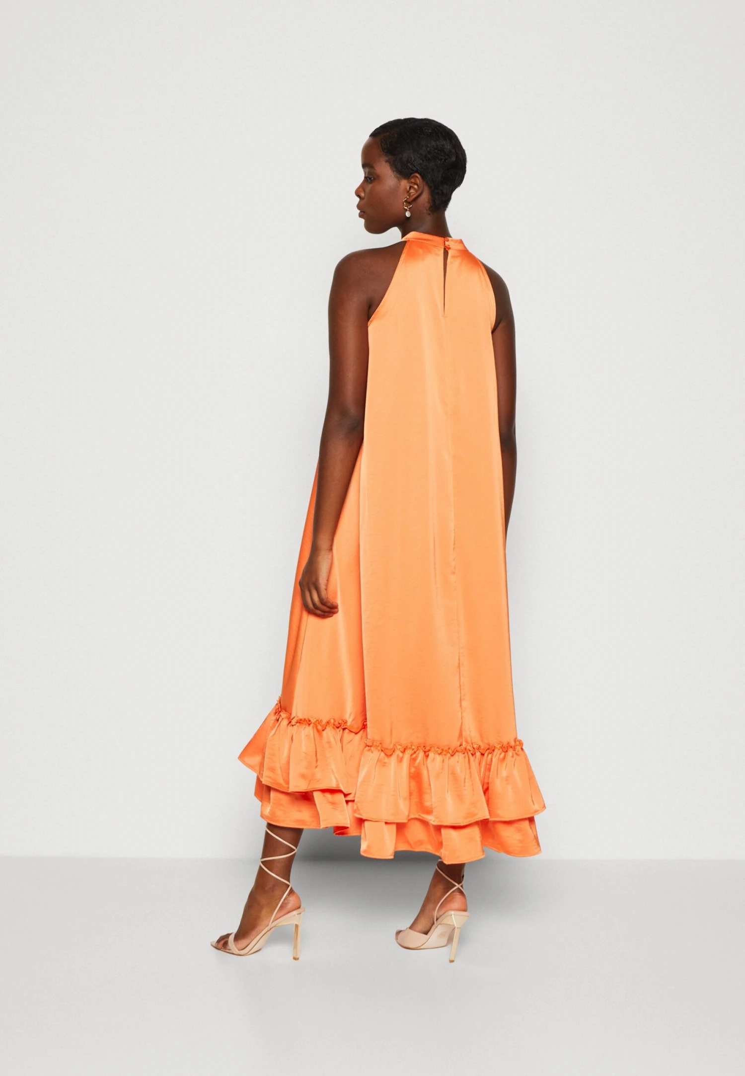 Yaseleanor Halterneck Long Dress - Cocktailjurk - Celosia Orange 5 Yaseleanor Halterneck Long Dress - Cocktailjurk - Celosia Orange - Afbeelding 3