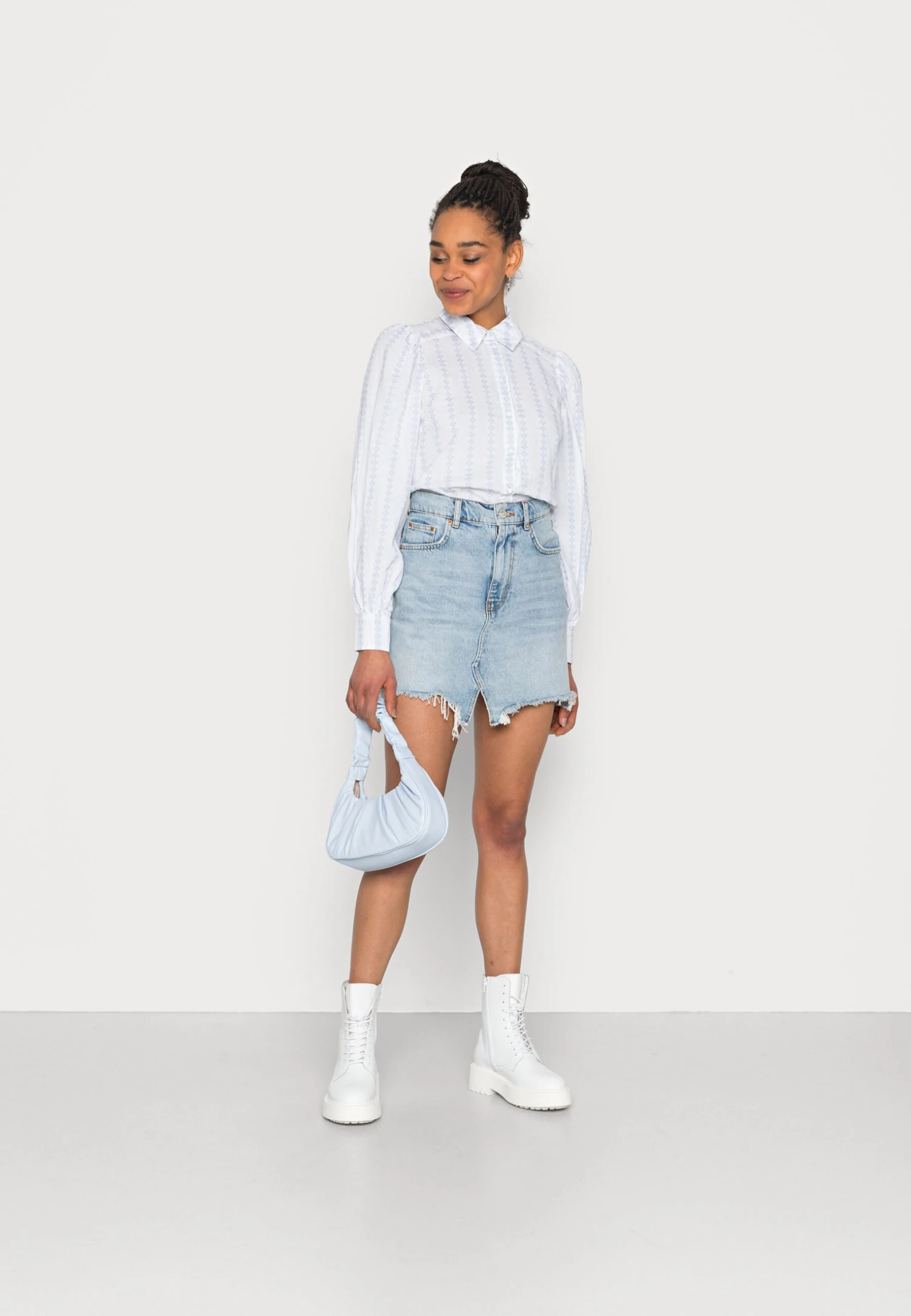 Yasvilora- Blouse - Star White/Country Blue 3 Yasvilora- Blouse - Star White/Country Blue - Afbeelding 2