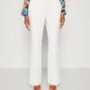 YAS Zimsa Flared Pant Celeb - Broek - Star White -Yas 4f76fe0da05f4bf58fbb667ac3fe9991