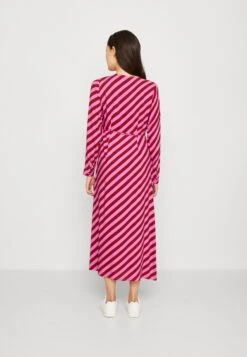 Yassavanna Long Wrap Dress - Jurk - Pink/Rhubarb Stripe 10 Yassavanna Long Wrap Dress - Jurk - Pink/Rhubarb Stripe -Yas 4ff0e1a6613641b7a7551298062d4d6f