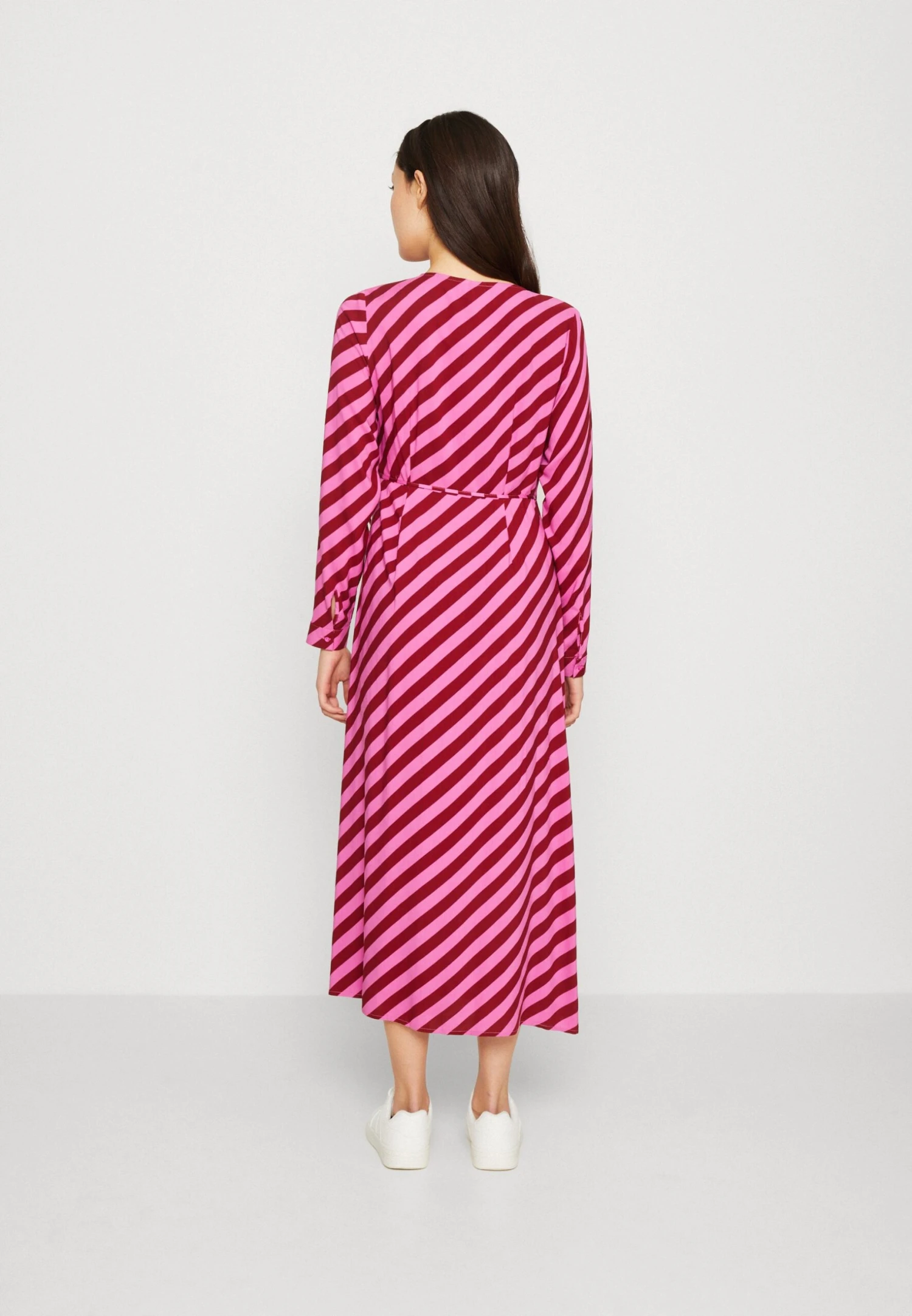 Yassavanna Long Wrap Dress - Jurk - Pink/Rhubarb Stripe 5 Yassavanna Long Wrap Dress - Jurk - Pink/Rhubarb Stripe - Afbeelding 3
