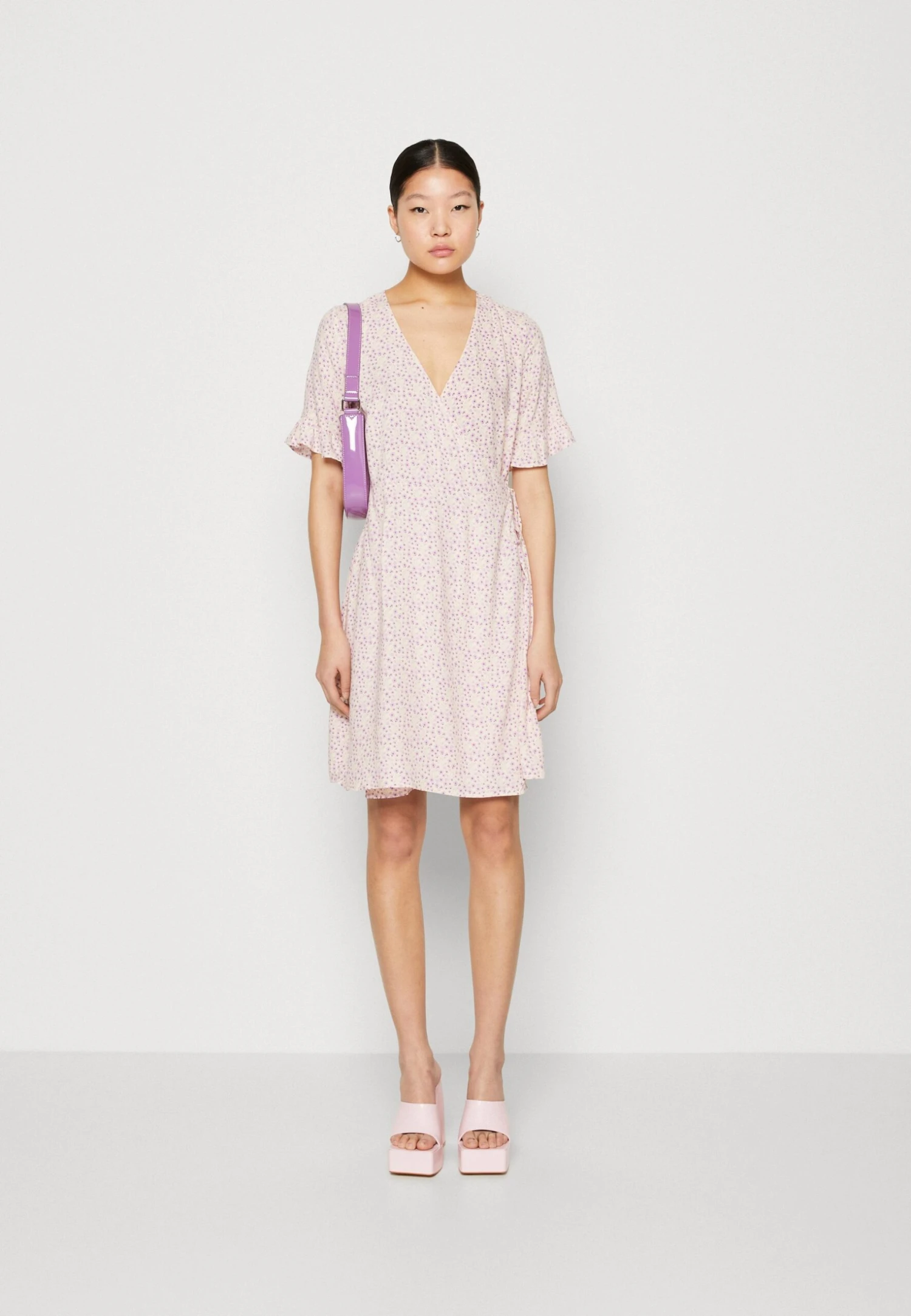 YAS Ss Wrap Pb - Jurk - Ecru/Purple 4 YAS Ss Wrap Pb - Jurk - Ecru/Purple - Afbeelding 2