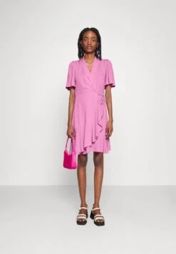 Yaseggie Wrap Dress - Jurk - Fuchsia Pink 8 Yaseggie Wrap Dress - Jurk - Fuchsia Pink -Yas 53d0bf5aa2b3464d86e9b2b69f596c91