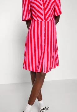 Yassavanna Shirt Dress- Blousejurk - Cyclamen Bittersweet -Yas 56b8357c19bc4a04af194fc898a20c8c