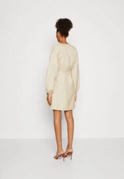 Yasheat Wrap Dress - Jurk - Birch 10 Yasheat Wrap Dress - Jurk - Birch -Yas 5a212b6ed0b14555a2e6e59340aa8f80