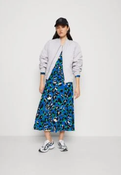 Yasmanhattan V Neck Shirt Dress - Blousejurk - Princess Blue/Manhattan -Yas 5a4cb7b136094388b04e2d61c43727b7