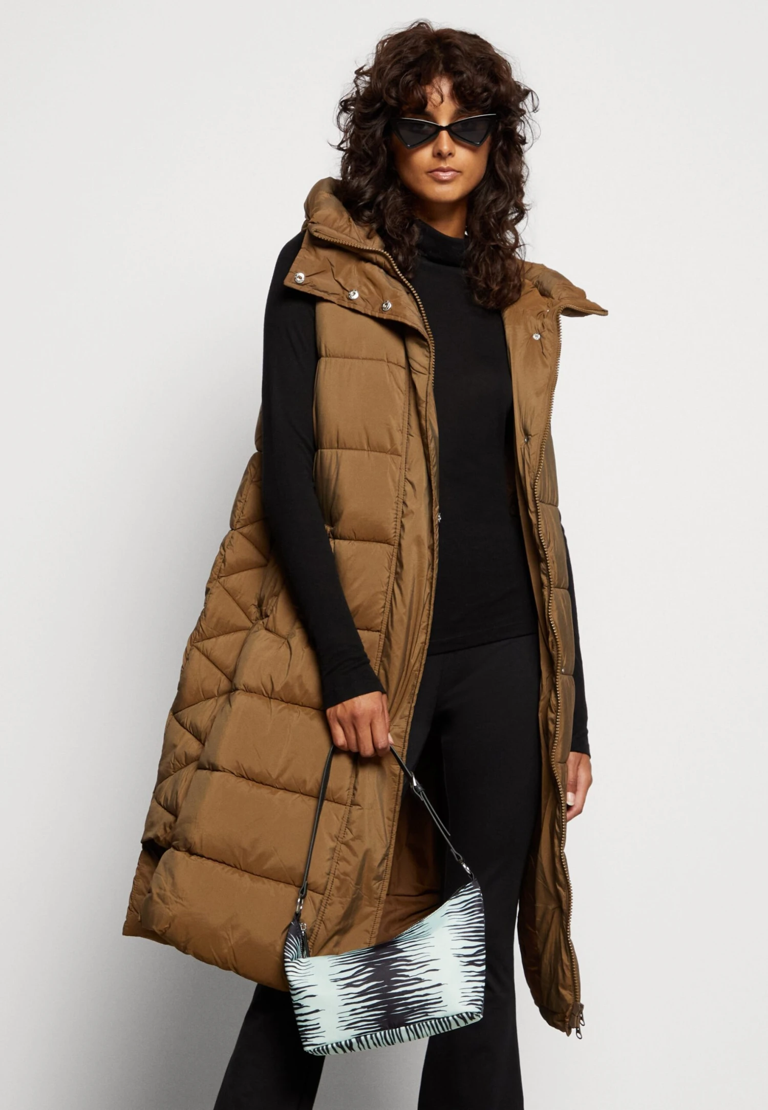 Yaslira Padded Vest - Bodywarmer - Teak 6 Yaslira Padded Vest - Bodywarmer - Teak - Afbeelding 4