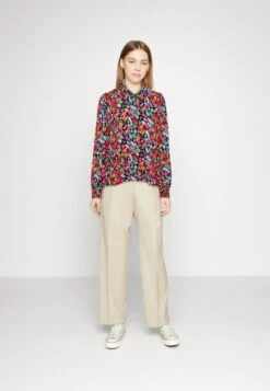 Yas -Yas 61f9d0e3ba894227b163c3bb853fcc76