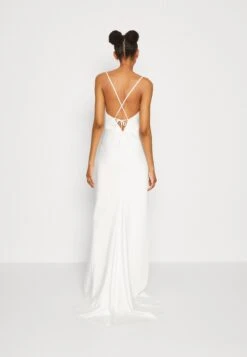 Yasdottea Strapback Train Dress - Galajurk - Star White 10 Yasdottea Strapback Train Dress - Galajurk - Star White -Yas 74a94042777644a88f3f69a6dfd52180