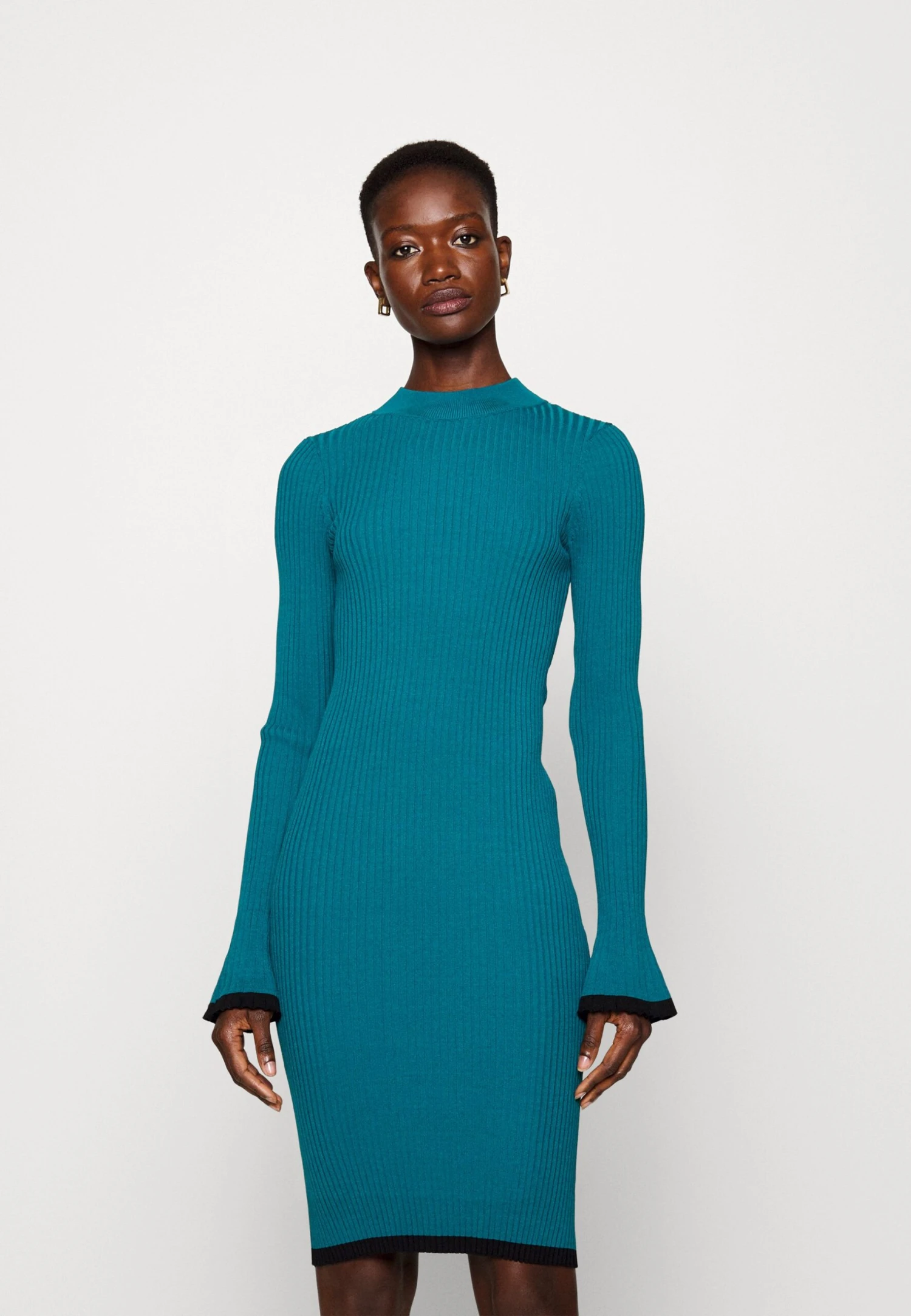 Yastrista- Gebreide Jurk - Deep Lakedetail:Black Constrast 3 Yastrista- Gebreide Jurk - Deep Lakedetail:Black Constrast