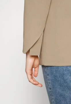 Yascuta - Halflange Jas - Travertine -Yas 775c25af86434a4ba318f6f5fdc5e69f