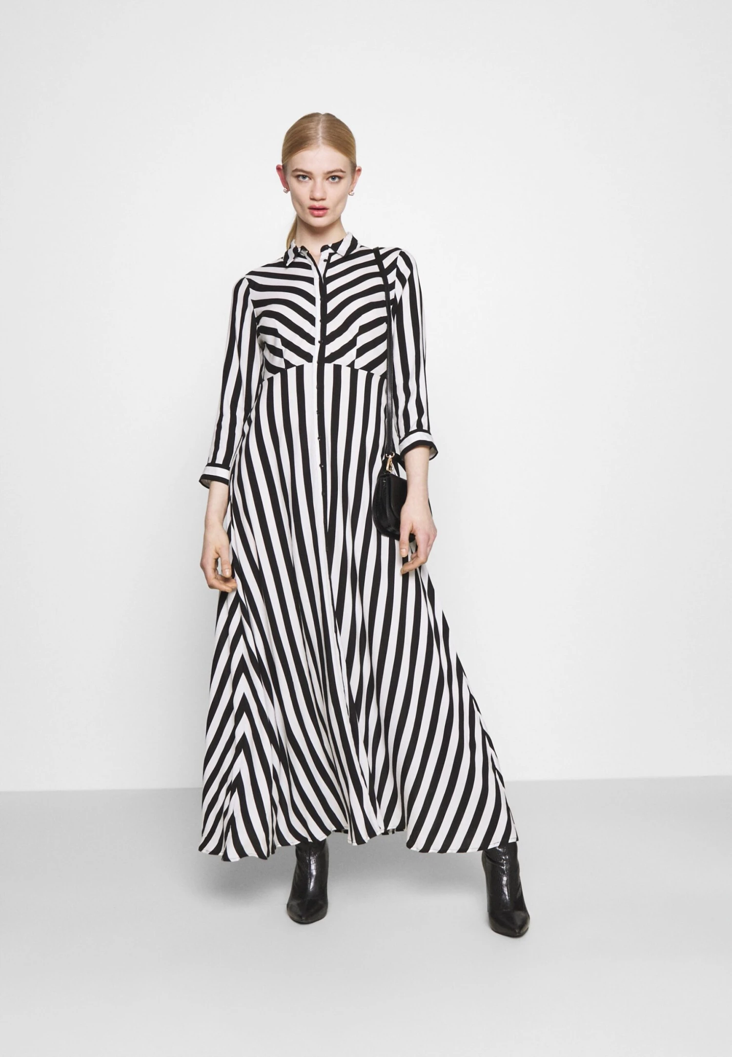 Yassavanna Long Shirt Dress - Maxi-Jurk - Black/ White Stripes 4 Yassavanna Long Shirt Dress - Maxi-Jurk - Black/ White Stripes - Afbeelding 2