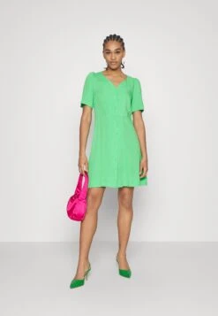 Yasmegsie Dress - Blousejurk - Poison Green 8 Yasmegsie Dress - Blousejurk - Poison Green -Yas 80d33112ffb844eab6267654443e5dc0