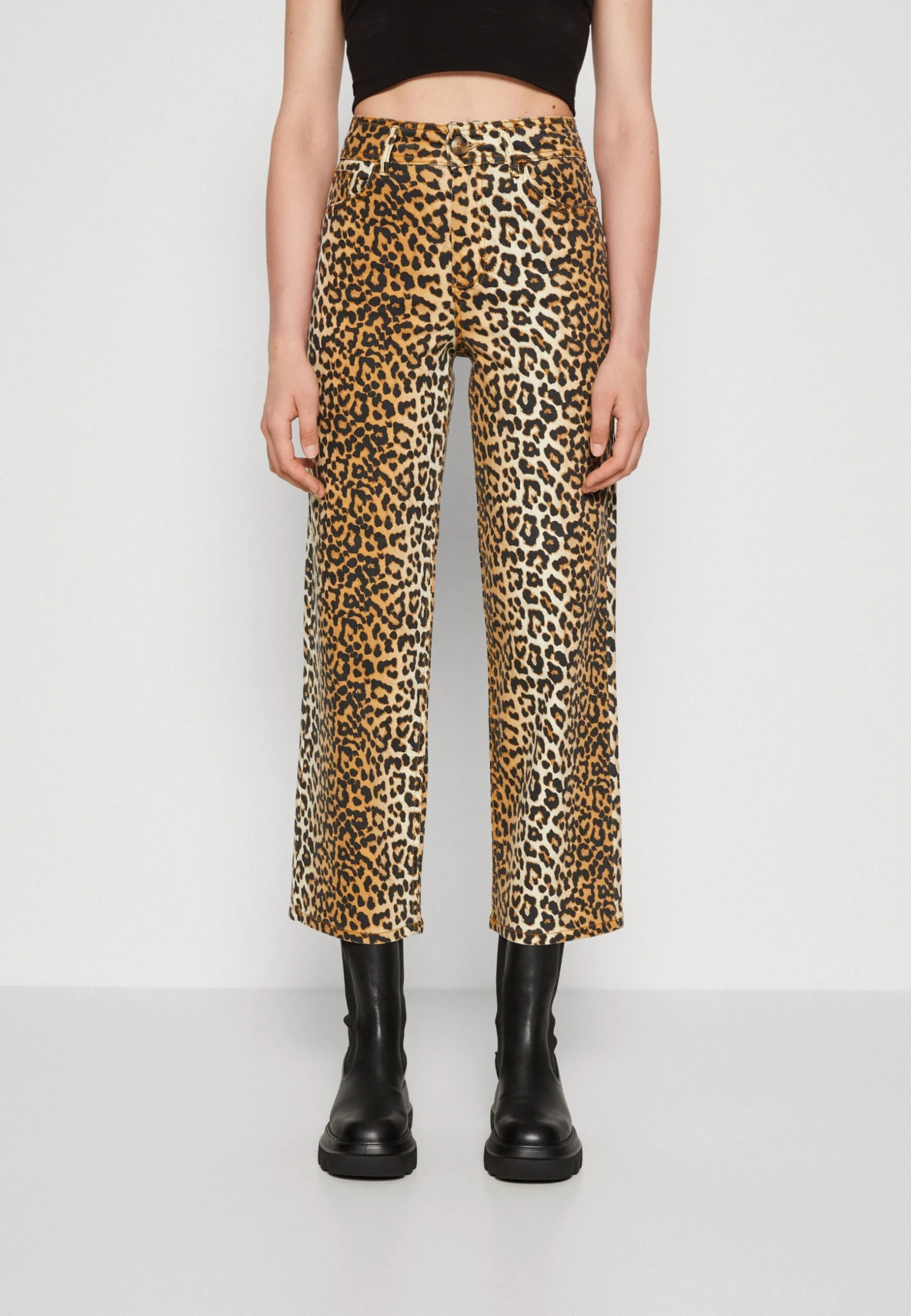 Yasleonora - Relaxed Fit Jeans - Leonora 3 Yasleonora - Relaxed Fit Jeans - Leonora