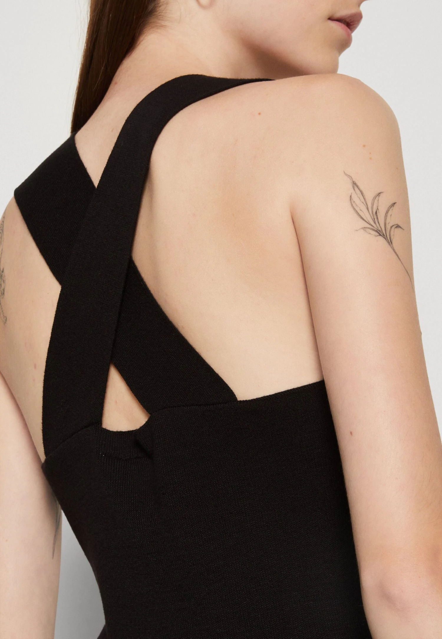 Yasemil Strap Midi Dress - Etui-Jurk - Black 8 Yasemil Strap Midi Dress - Etui-Jurk - Black - Afbeelding 6