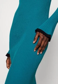 Yastrista- Gebreide Jurk - Deep Lakedetail:Black Constrast 15 Yastrista- Gebreide Jurk - Deep Lakedetail:Black Constrast -Yas 8a85b06e68674b97bcdcadebcfb8b079