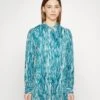Yaszella Long - Overhemdblouse - Deep Lake -Yas 8a90cdecef0e487cae7b39d4ec9c6b78