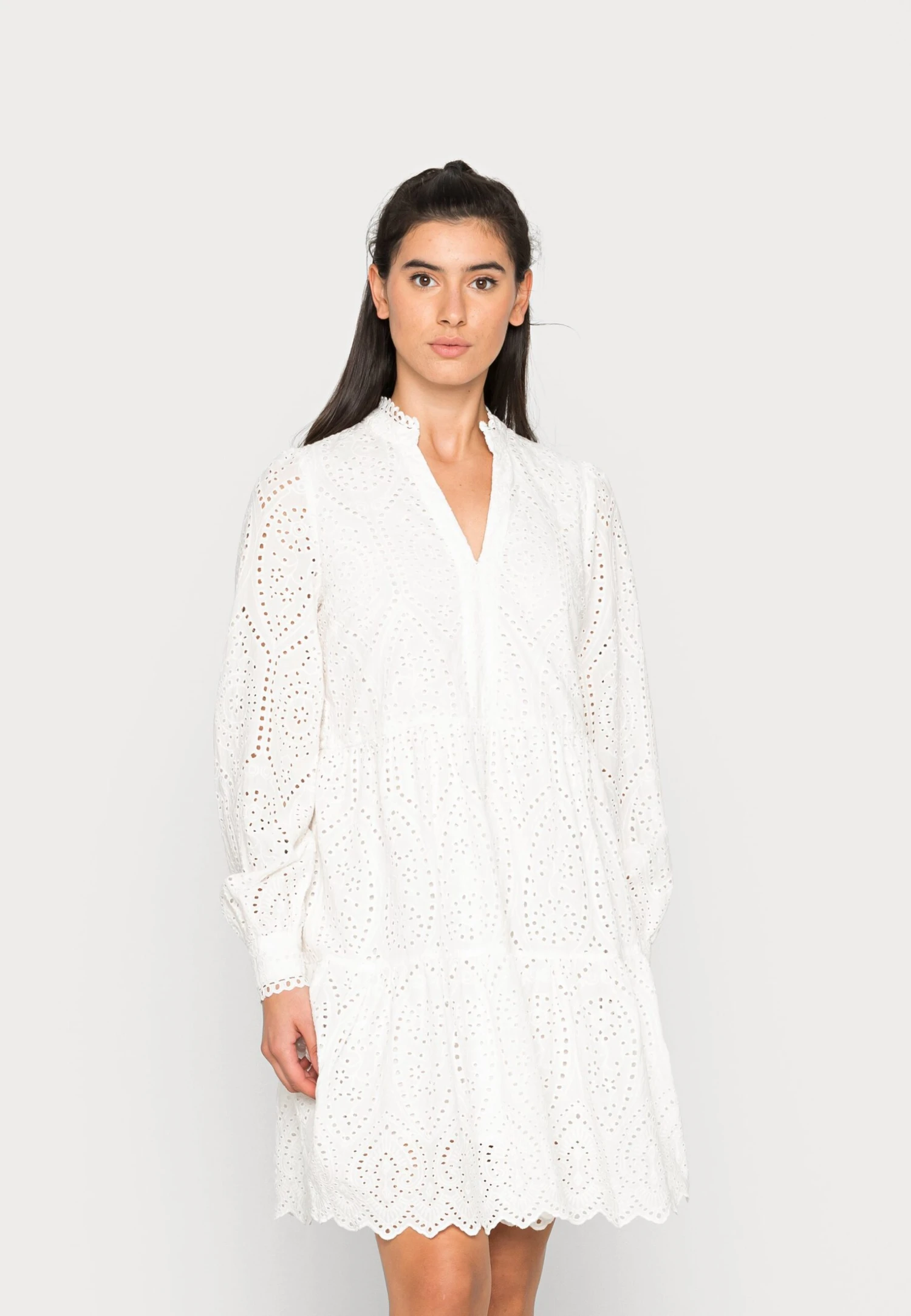 Yasholi Noos - Jurk - Star White 3 Yasholi Noos - Jurk - Star White