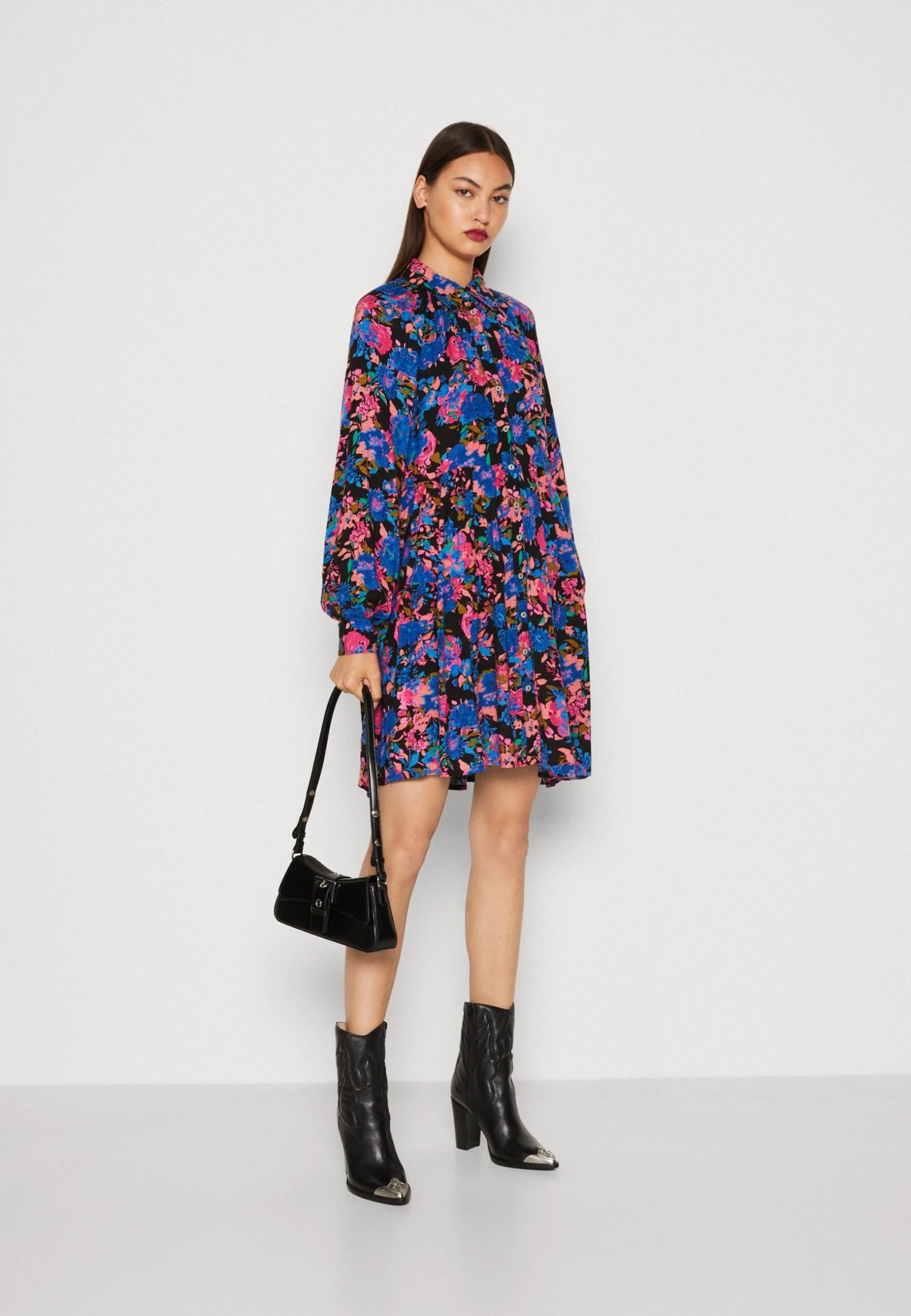 Yashelma Shirt Dress - Blousejurk - Black 4 Yashelma Shirt Dress - Blousejurk - Black - Afbeelding 2