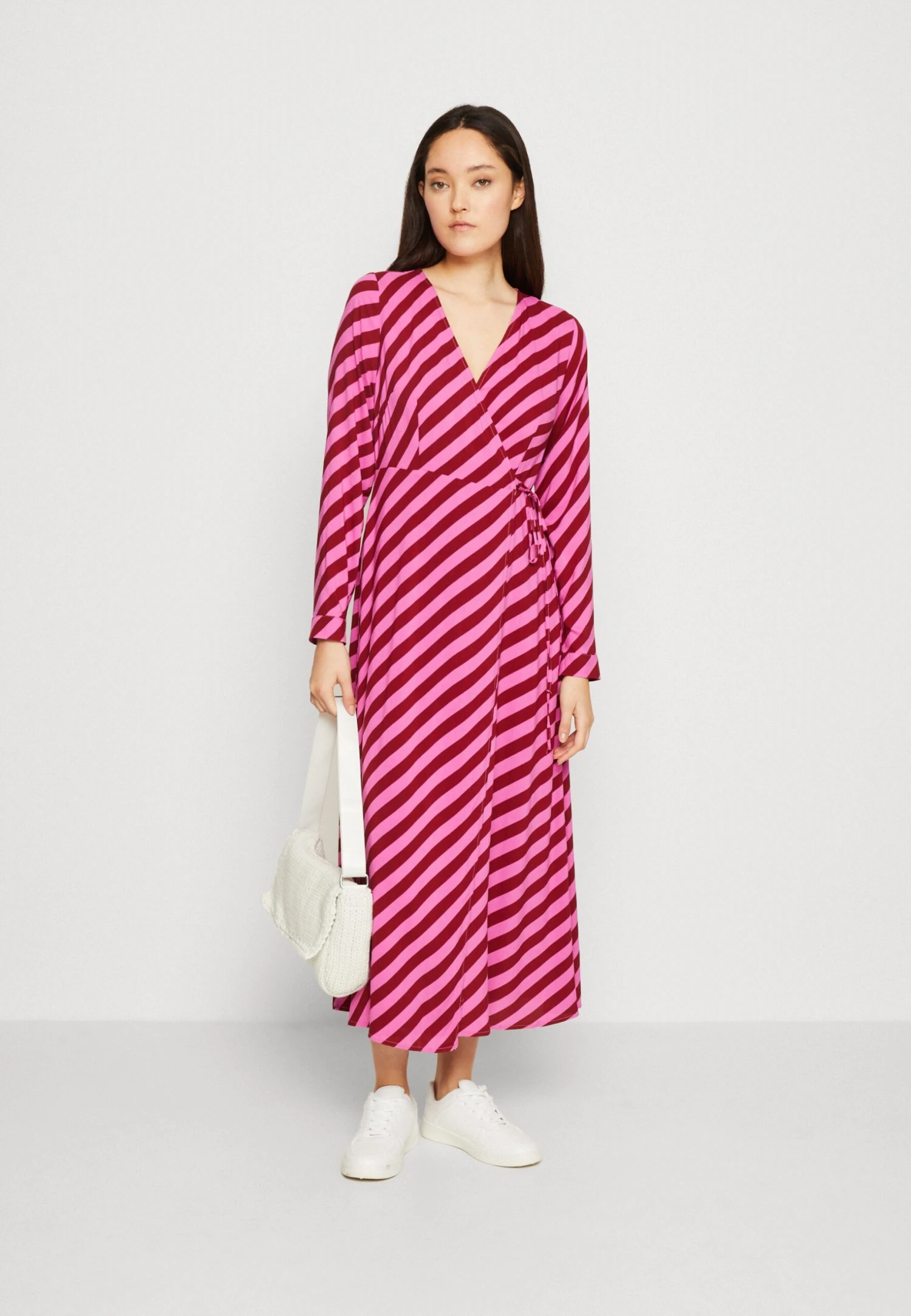 Yassavanna Long Wrap Dress - Jurk - Pink/Rhubarb Stripe 4 Yassavanna Long Wrap Dress - Jurk - Pink/Rhubarb Stripe - Afbeelding 2