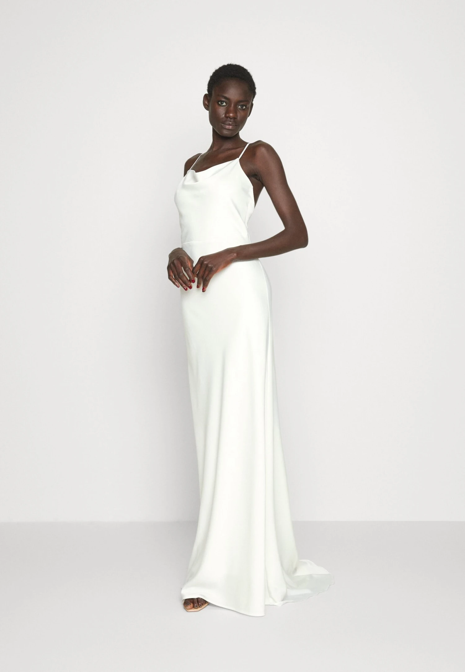 Yasdottea Strapback Train Dress- Galajurk - Star White 4 Yasdottea Strapback Train Dress- Galajurk - Star White - Afbeelding 2