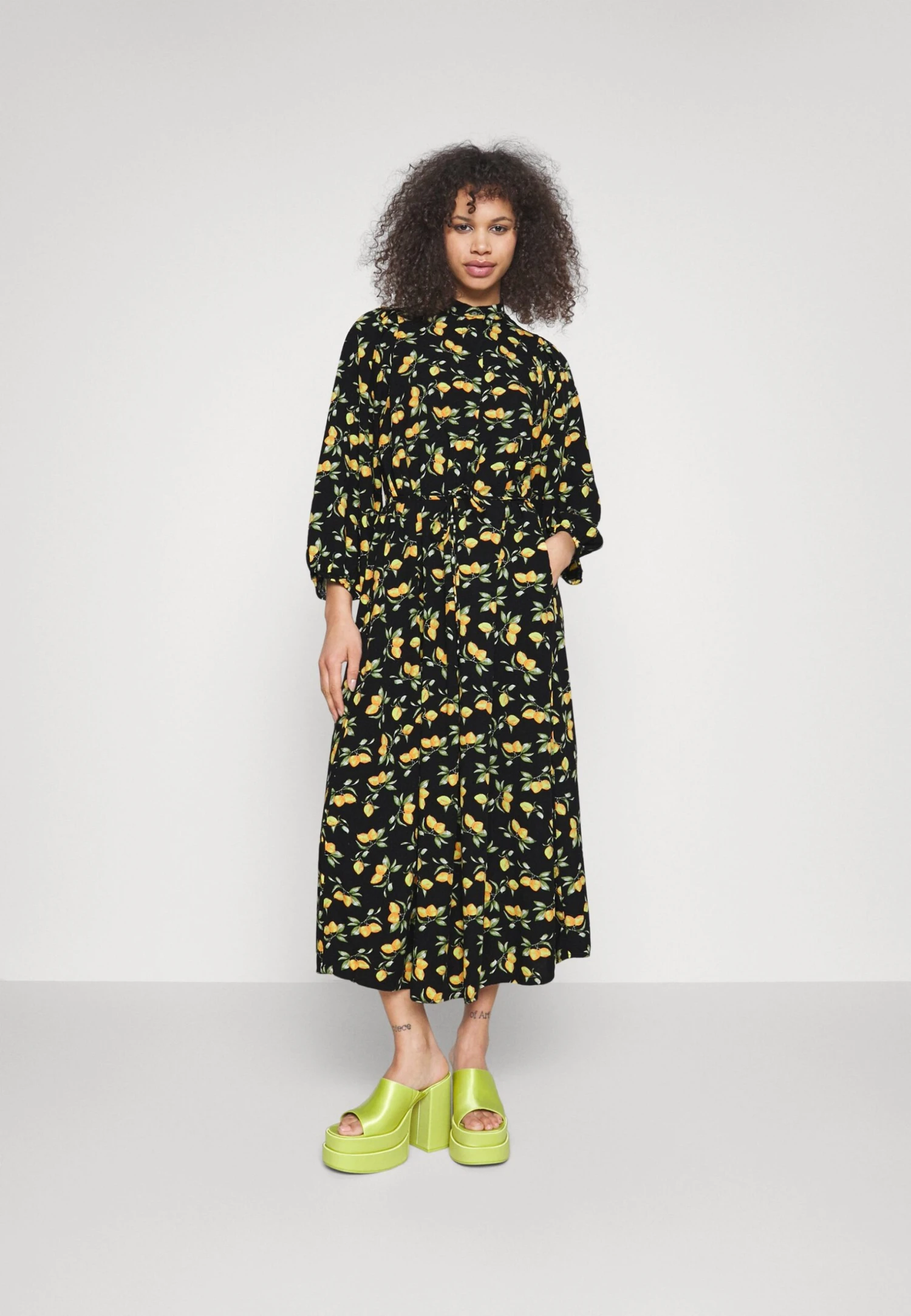 Yascitri 3/4 Midi Shirt Dress S. - Jurk - Black/Citri Print 3 Yascitri 3/4 Midi Shirt Dress S. - Jurk - Black/Citri Print