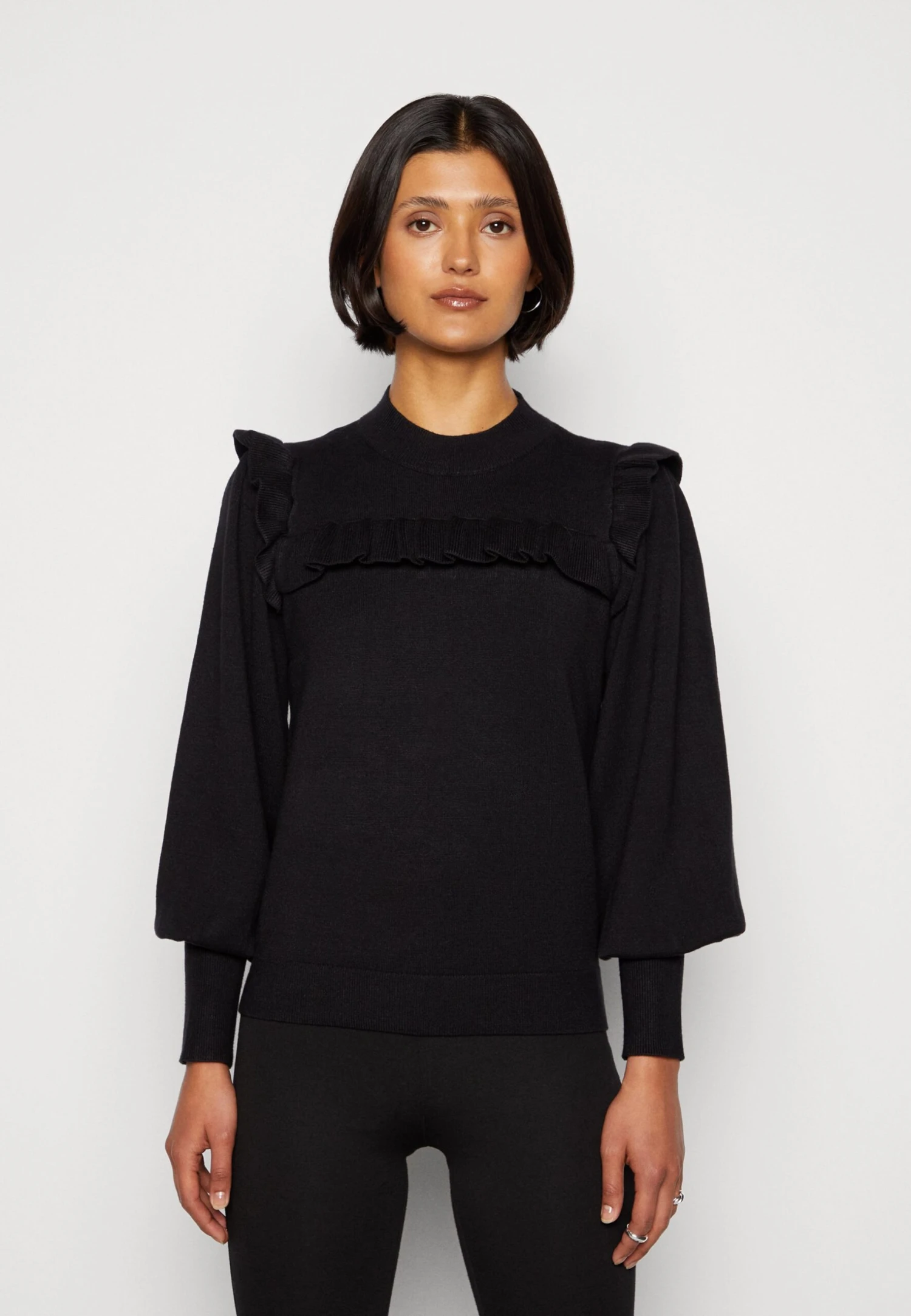 Yasjum- Trui - Black 3 Yasjum- Trui - Black