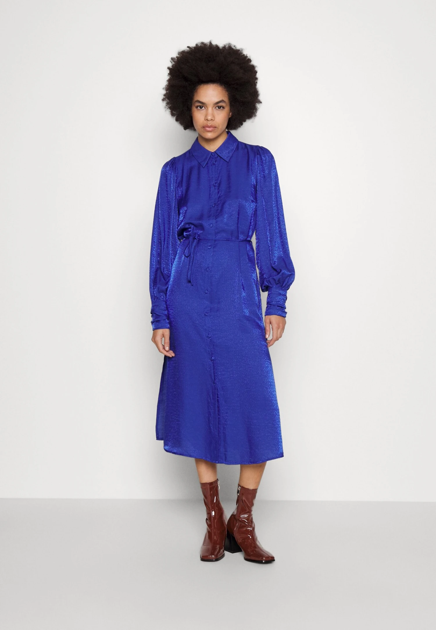 Yassura Midi Shirt Dress - Jurk - Blue 4 Yassura Midi Shirt Dress - Jurk - Blue - Afbeelding 2