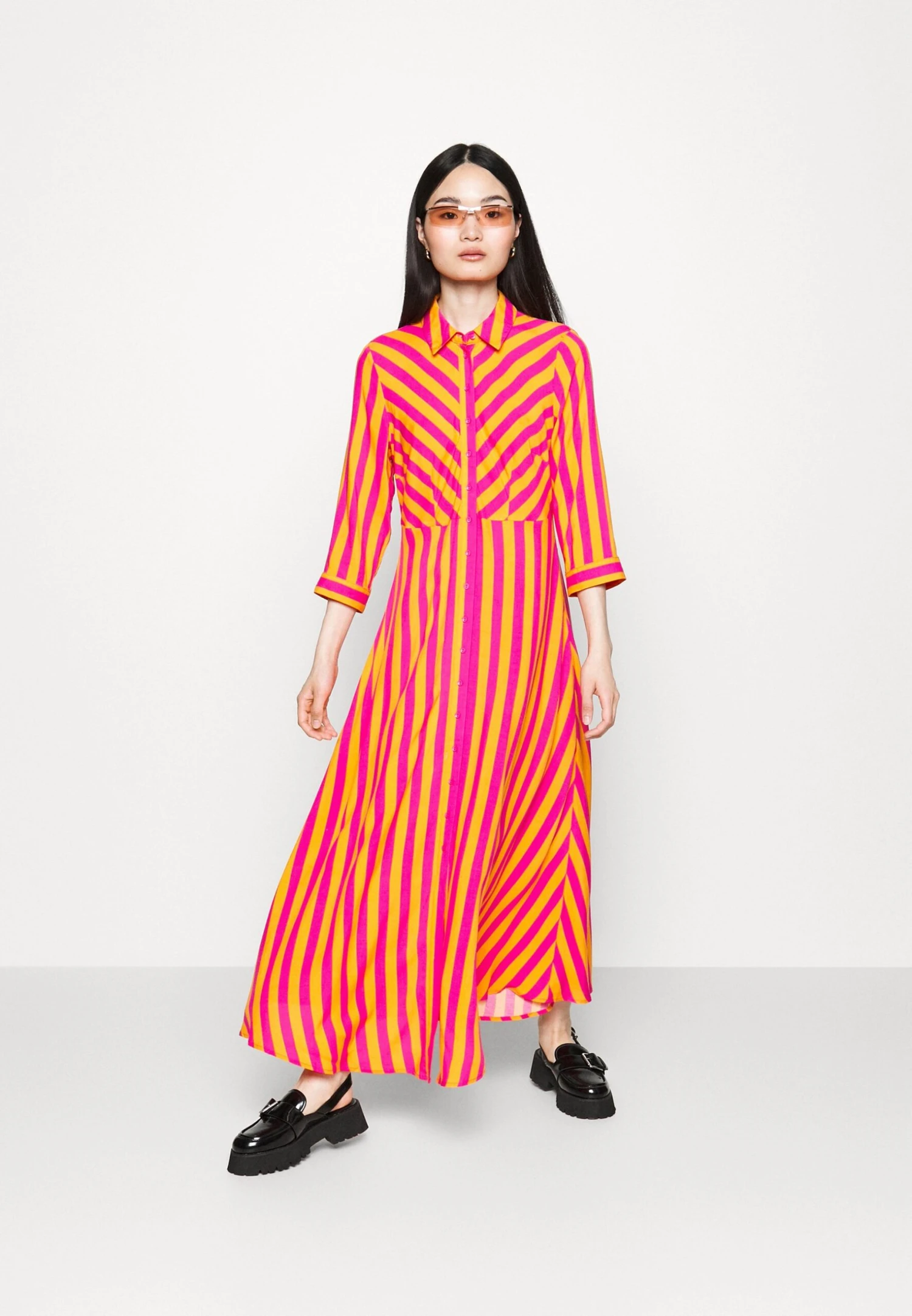 Yassavanna Long Shirt Dress- Maxi-Jurk - Orange Pepperstripes:Fuchsia Purple 4 Yassavanna Long Shirt Dress- Maxi-Jurk - Orange Pepperstripes:Fuchsia Purple - Afbeelding 2