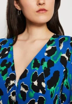 Yasmanhattan V Neck Shirt Dress - Blousejurk - Princess Blue/Manhattan -Yas a2bb09e2de1f4d26aac32e71c37b1ec6